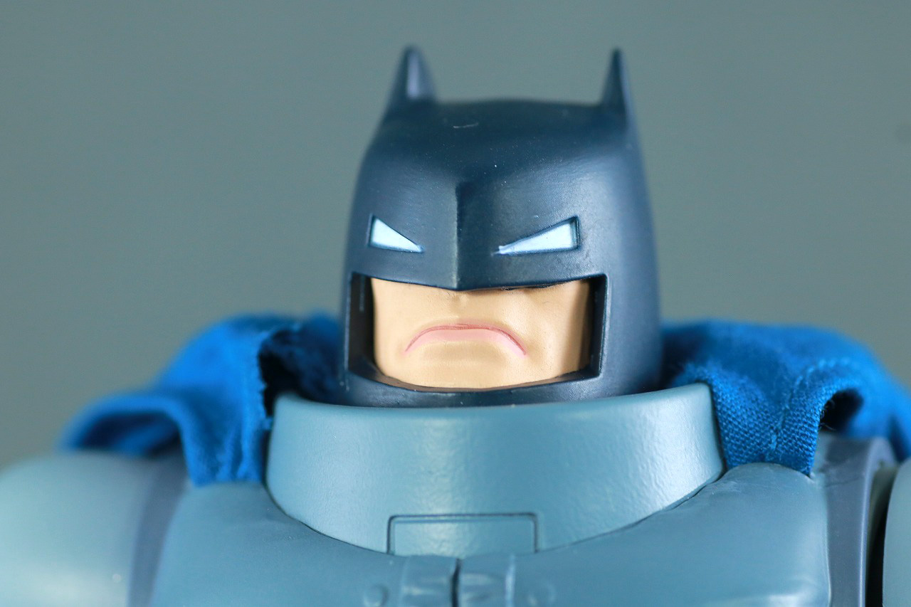 MAFEX　アーマード・バットマン　The Dark Knight Returns　レビュー　本体