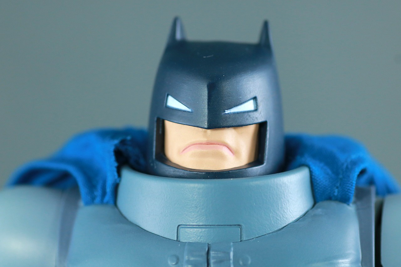 MAFEX　アーマード・バットマン　The Dark Knight Returns　レビュー　本体