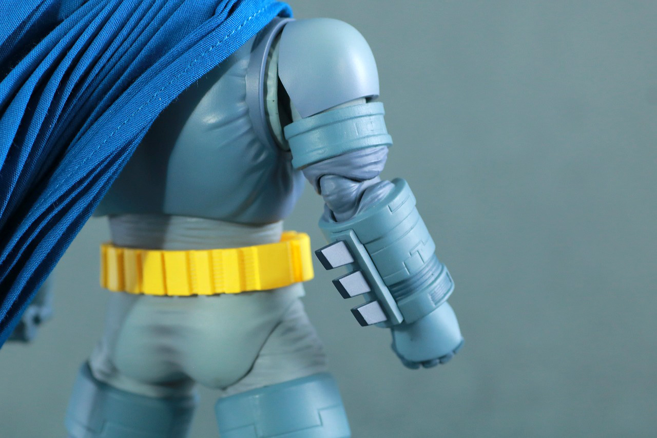 MAFEX　アーマード・バットマン　The Dark Knight Returns　レビュー　本体