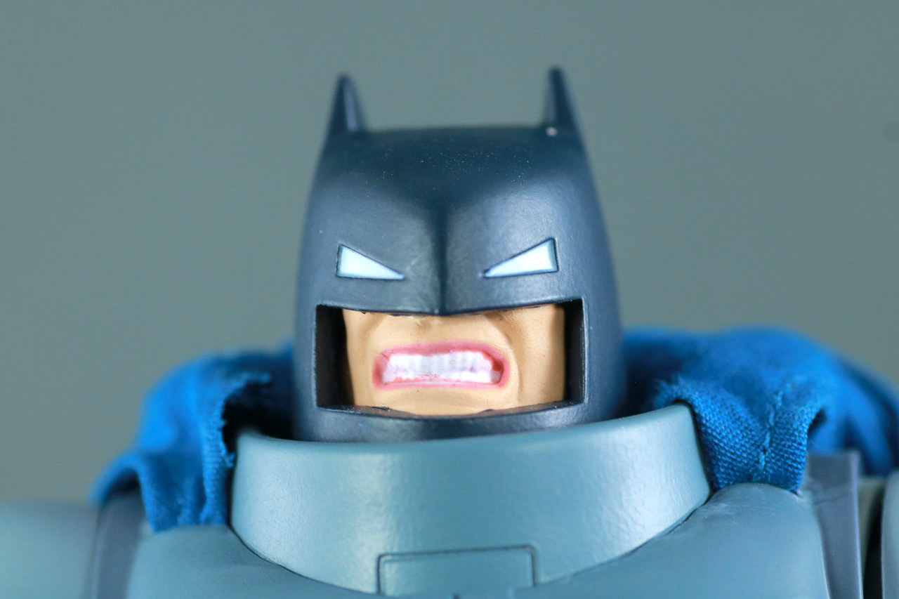 MAFEX　アーマード・バットマン　The Dark Knight Returns　レビュー　付属品　食いしばりヘッド