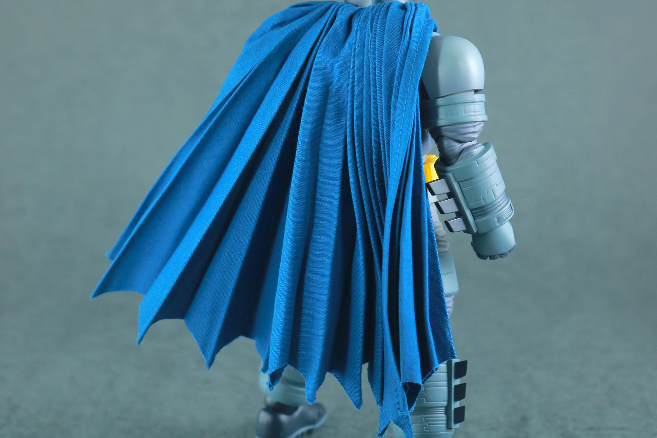 MAFEX　アーマード・バットマン　The Dark Knight Returns　レビュー　本体