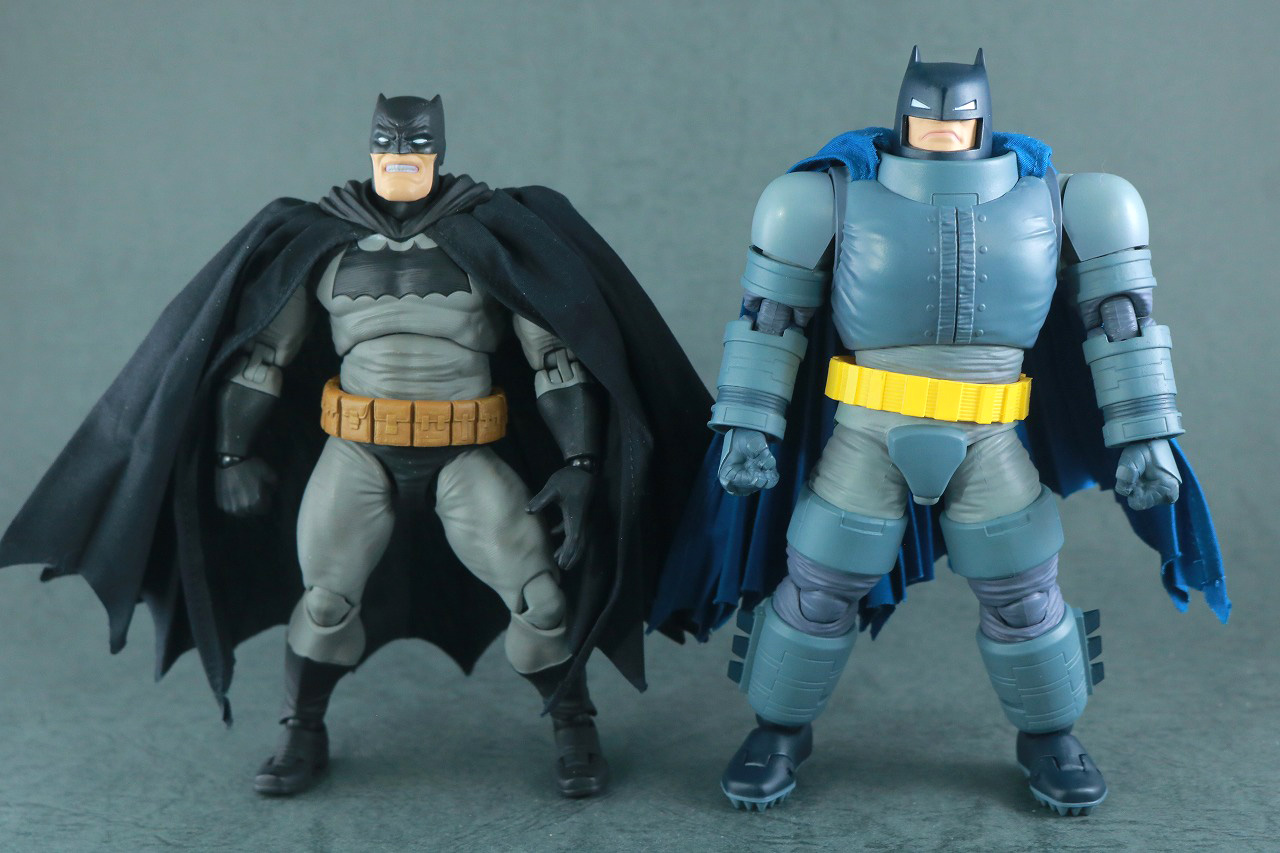 MAFEX　アーマード・バットマン　The Dark Knight Returns　レビュー　本体　比較