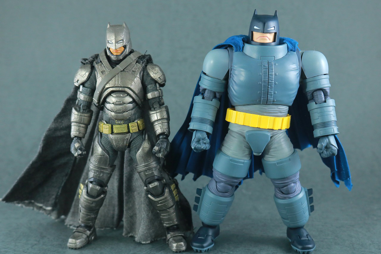 MAFEX　アーマード・バットマン　The Dark Knight Returns　レビュー　本体　比較