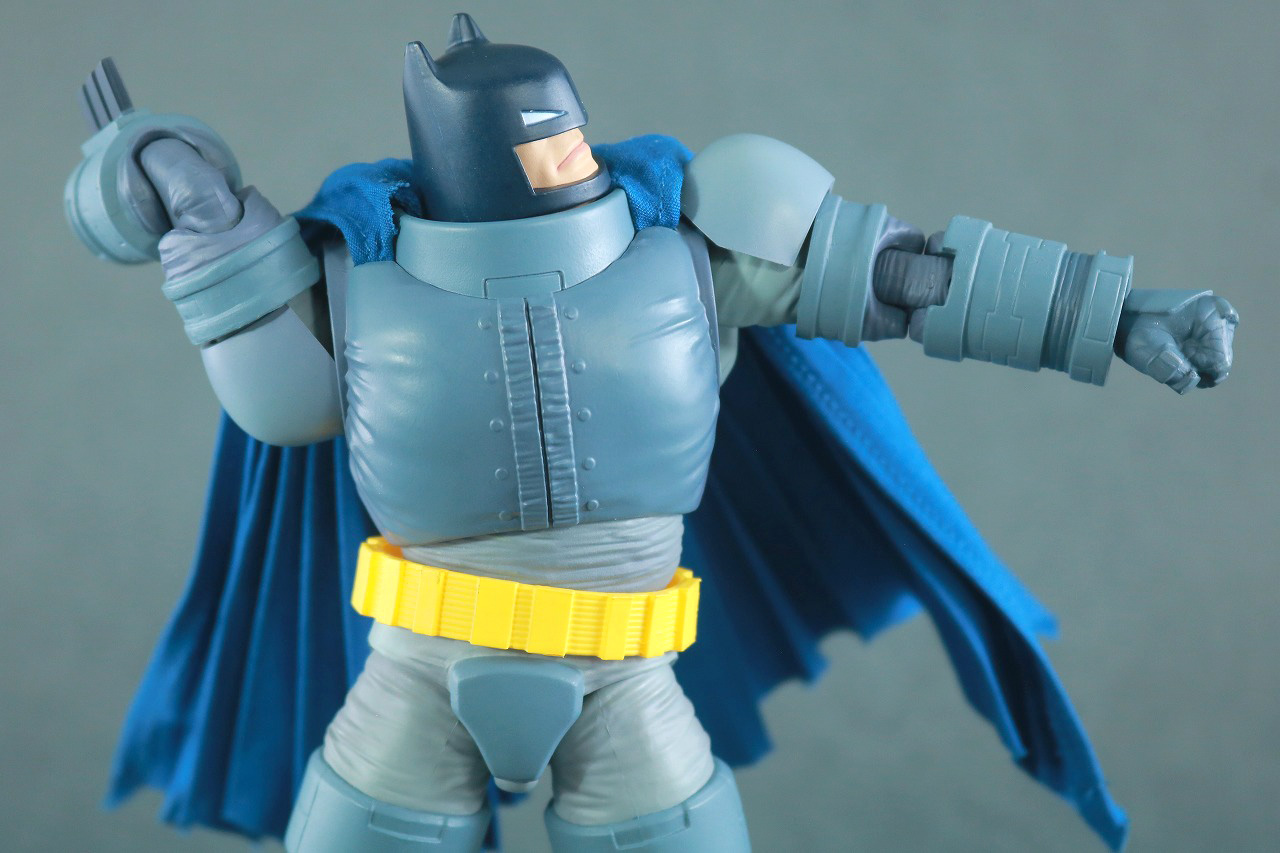 MAFEX　アーマード・バットマン　The Dark Knight Returns　レビュー　可動範囲