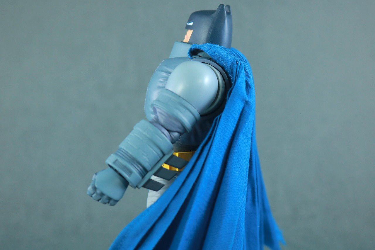 MAFEX　アーマード・バットマン　The Dark Knight Returns　レビュー　可動範囲