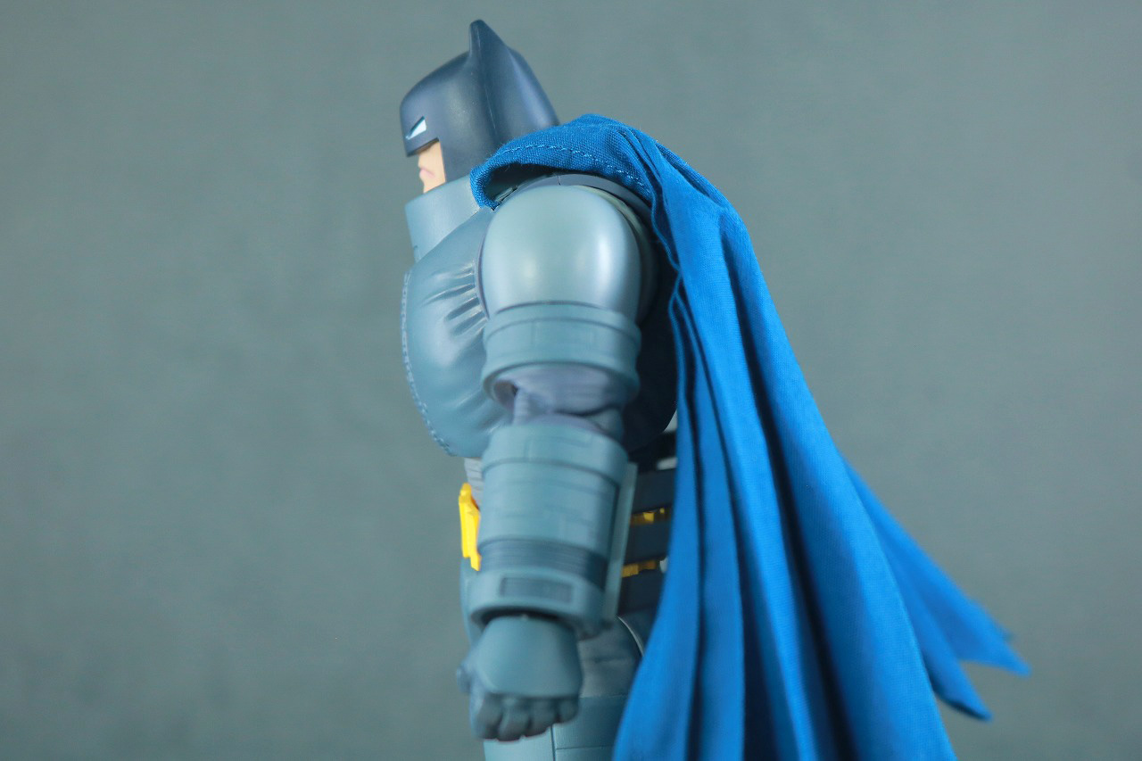 MAFEX　アーマード・バットマン　The Dark Knight Returns　レビュー　可動範囲