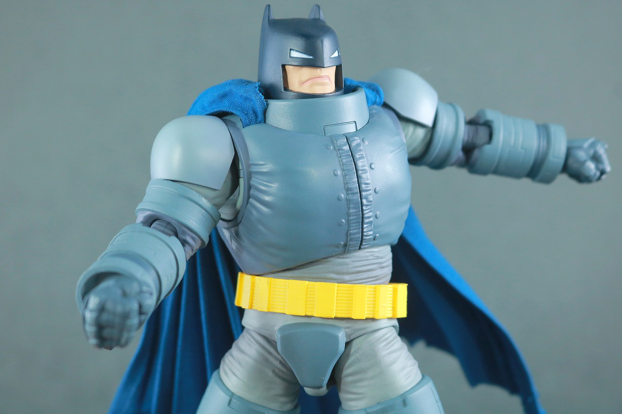 MAFEX　アーマード・バットマン　The Dark Knight Returns　レビュー　可動範囲