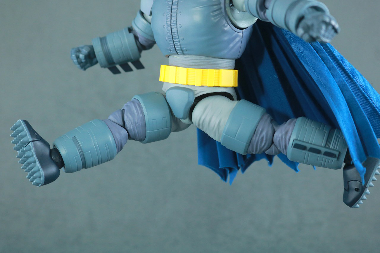 MAFEX　アーマード・バットマン　The Dark Knight Returns　レビュー　可動範囲