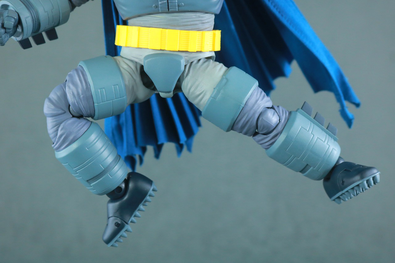 MAFEX　アーマード・バットマン　The Dark Knight Returns　レビュー　可動範囲