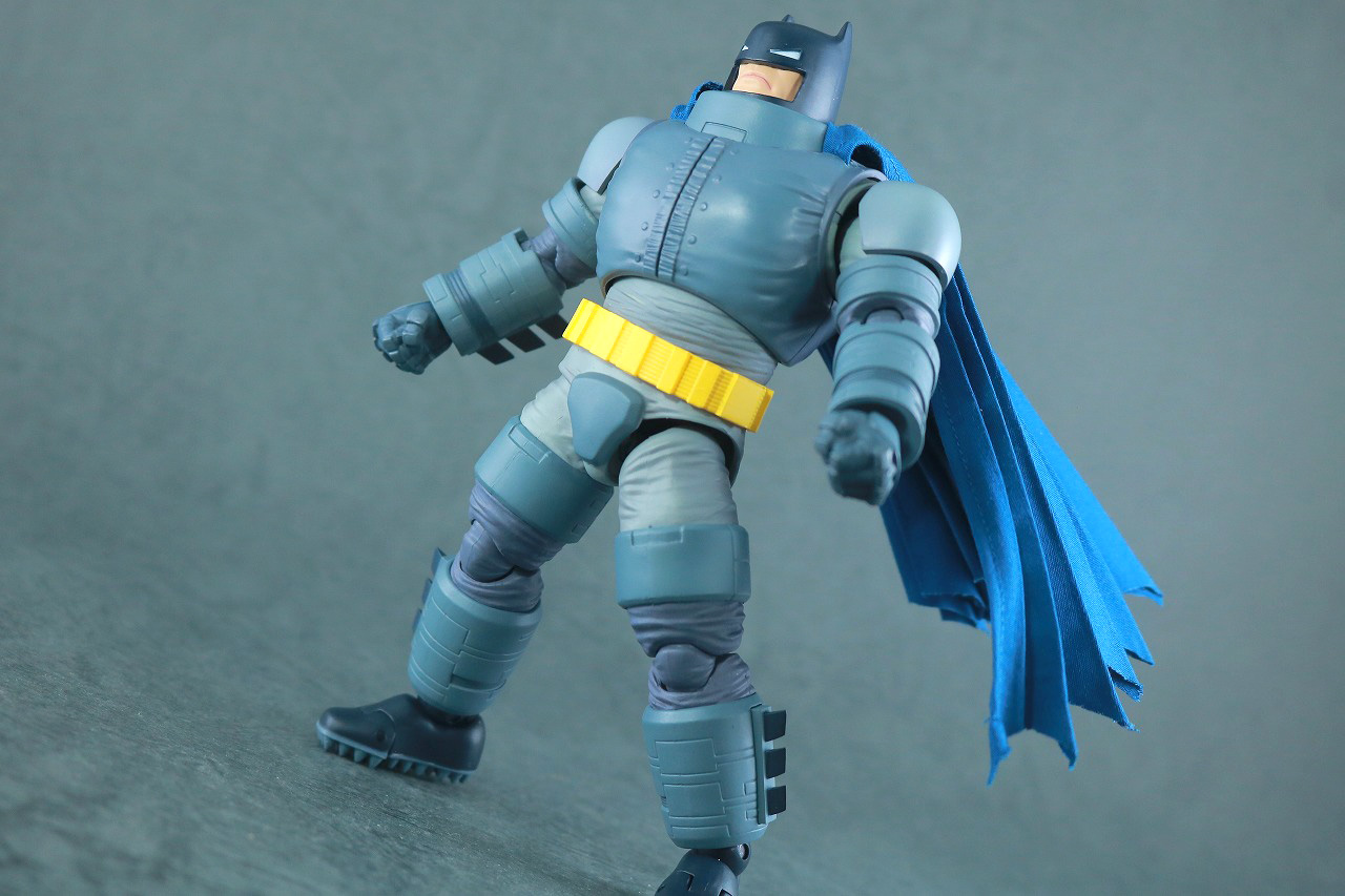 MAFEX　アーマード・バットマン　The Dark Knight Returns　レビュー　アクション