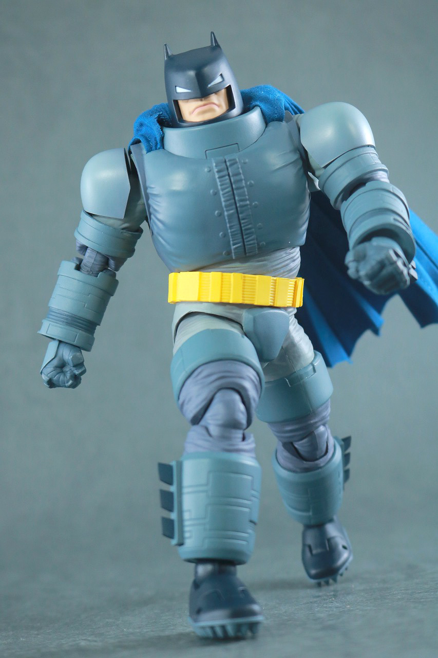 MAFEX　アーマード・バットマン　The Dark Knight Returns　レビュー　アクション