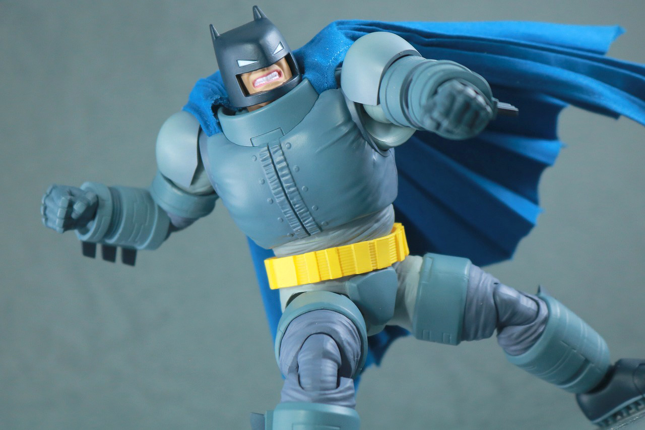 MAFEX　アーマード・バットマン　The Dark Knight Returns　レビュー　アクション