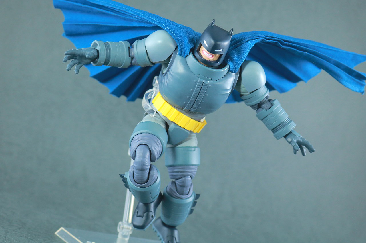 MAFEX　アーマード・バットマン　The Dark Knight Returns　レビュー　アクション