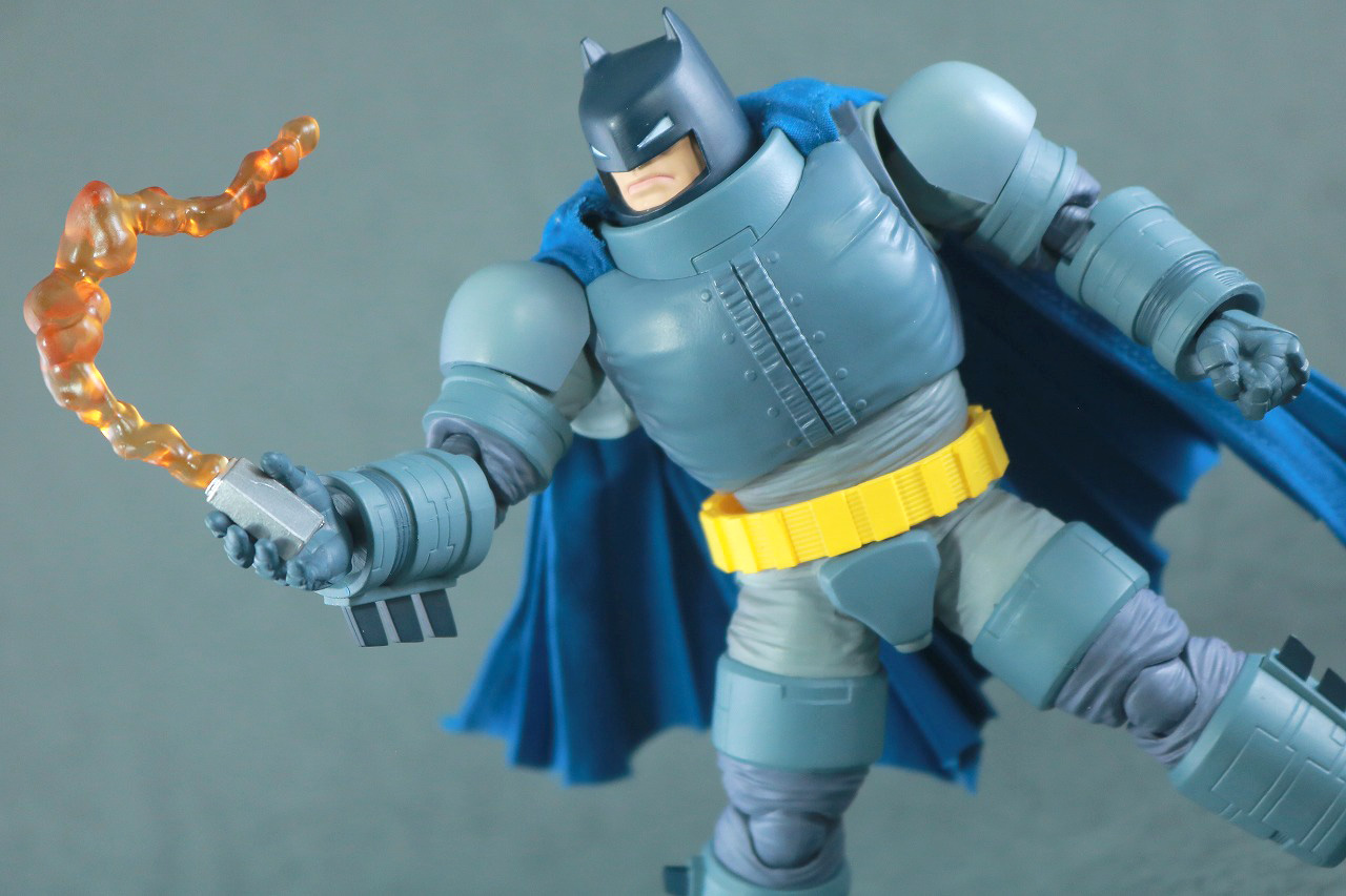 MAFEX　アーマード・バットマン　The Dark Knight Returns　レビュー　アクション