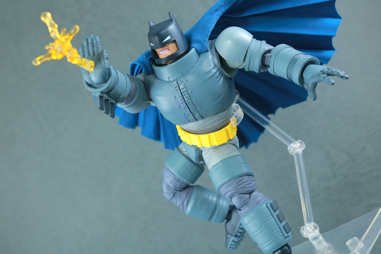 MAFEX　アーマード・バットマン　The Dark Knight Returns　レビュー　アクション