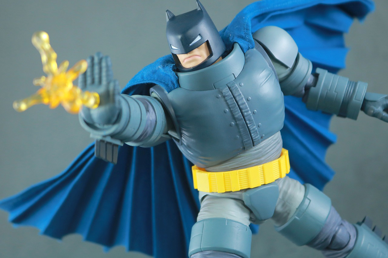 MAFEX　アーマード・バットマン　The Dark Knight Returns　レビュー　アクション