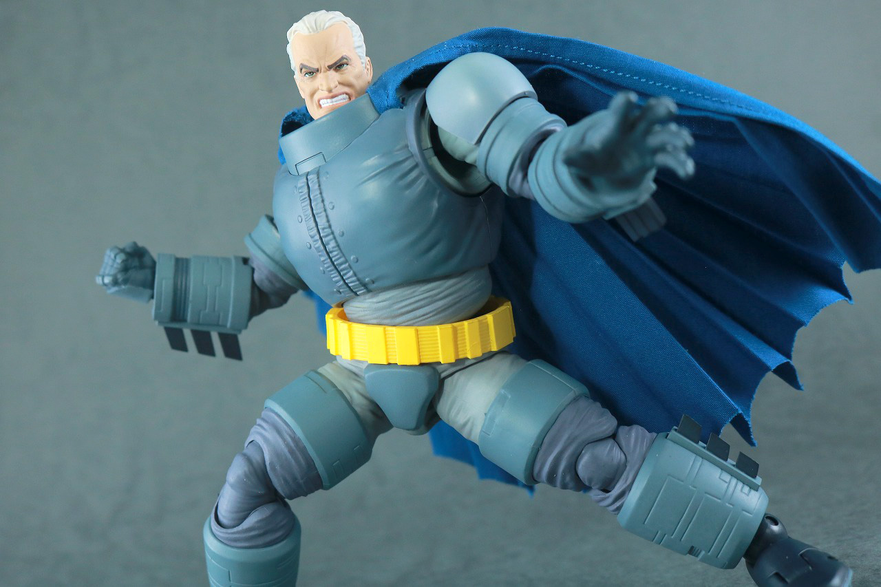 MAFEX　アーマード・バットマン　The Dark Knight Returns　レビュー　アクション