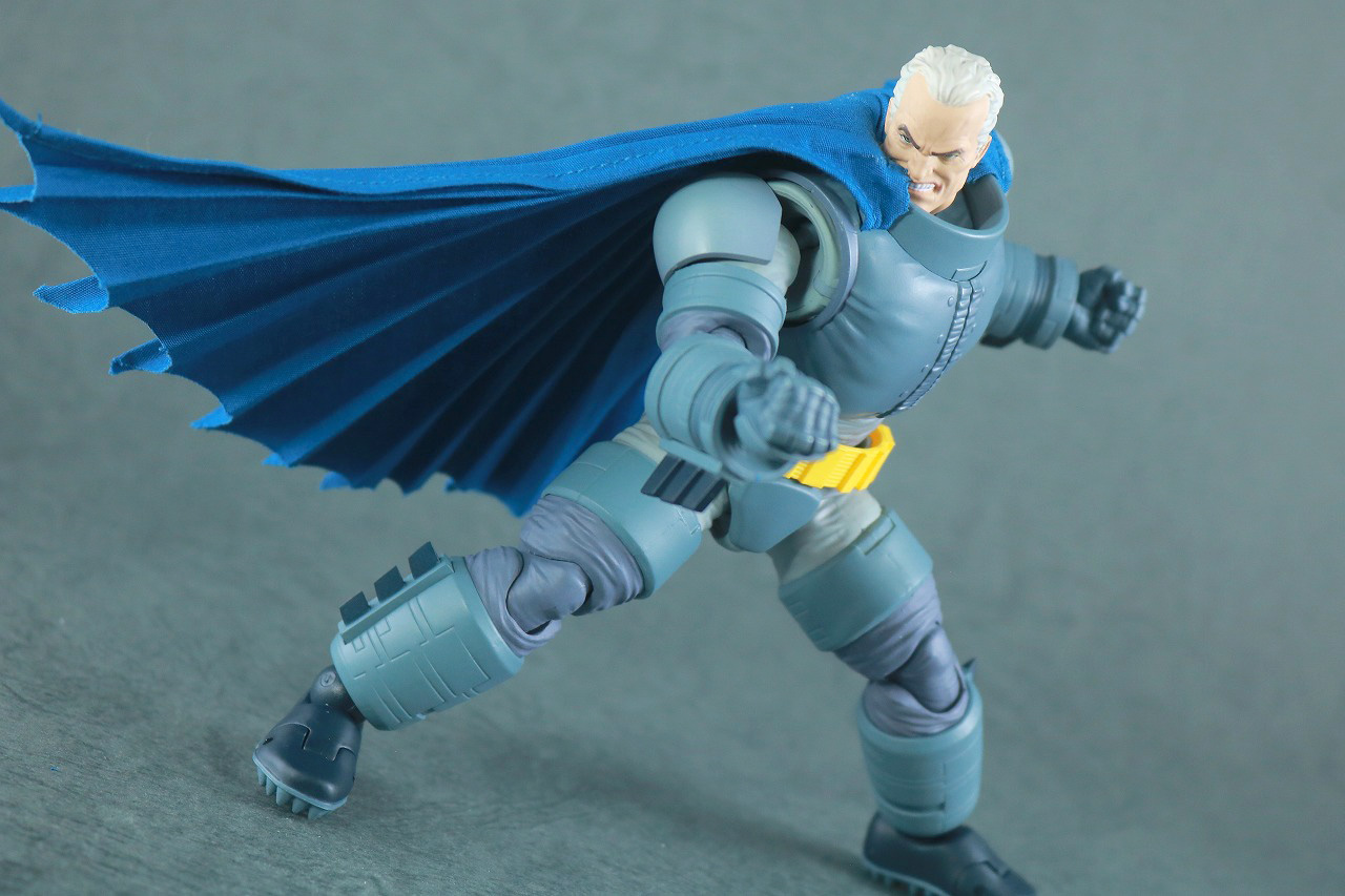 MAFEX　アーマード・バットマン　The Dark Knight Returns　レビュー　アクション