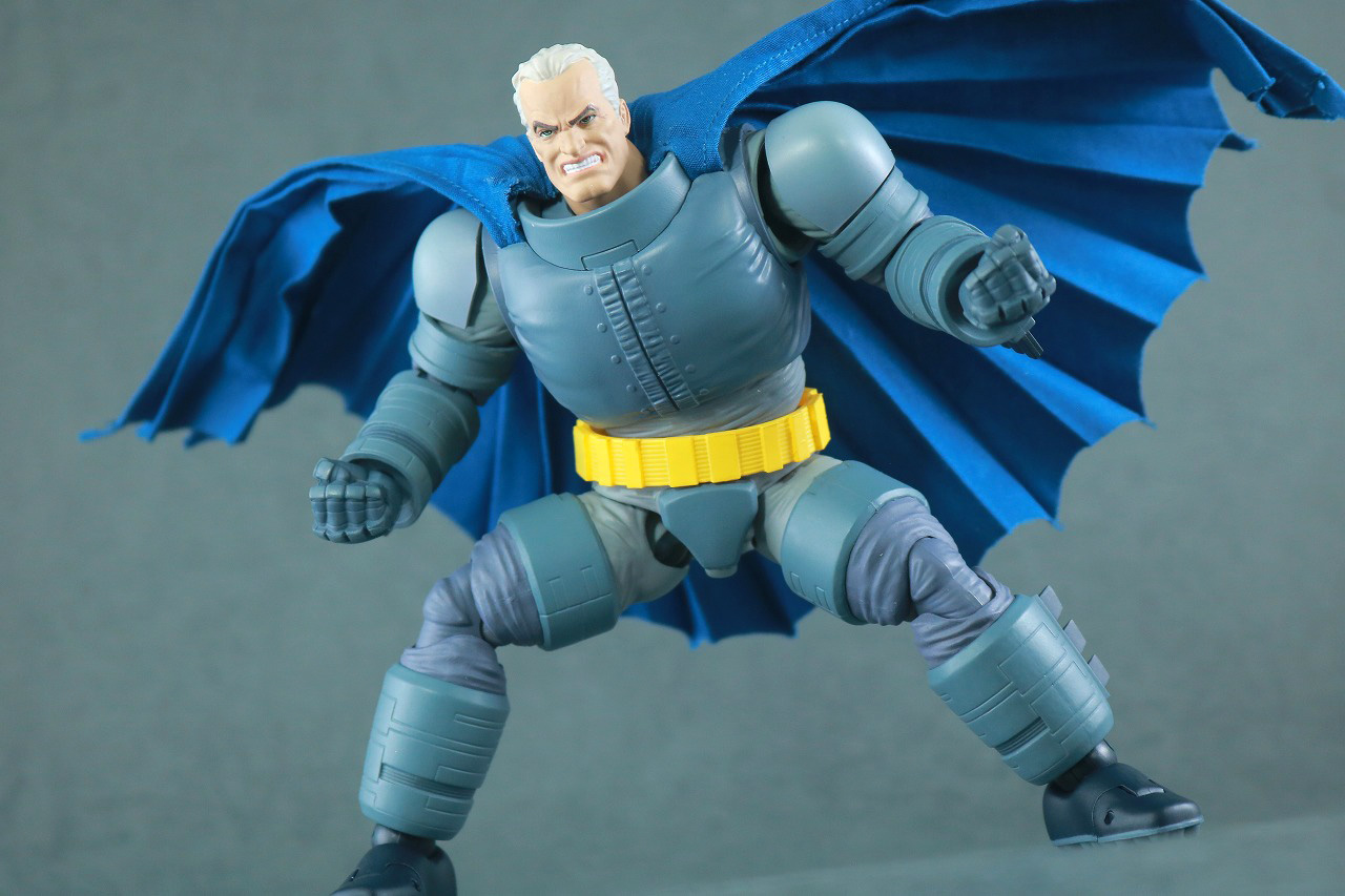 MAFEX　アーマード・バットマン　The Dark Knight Returns　レビュー　アクション