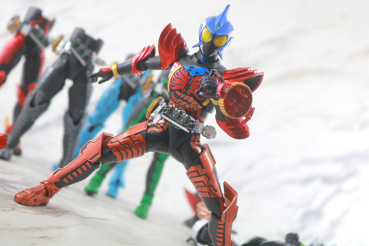 S.H.フィギュアーツ　仮面ライダーオーズ　ブラカワニコンボ　真骨彫製法　レビュー　アクション　コンボチェンジ