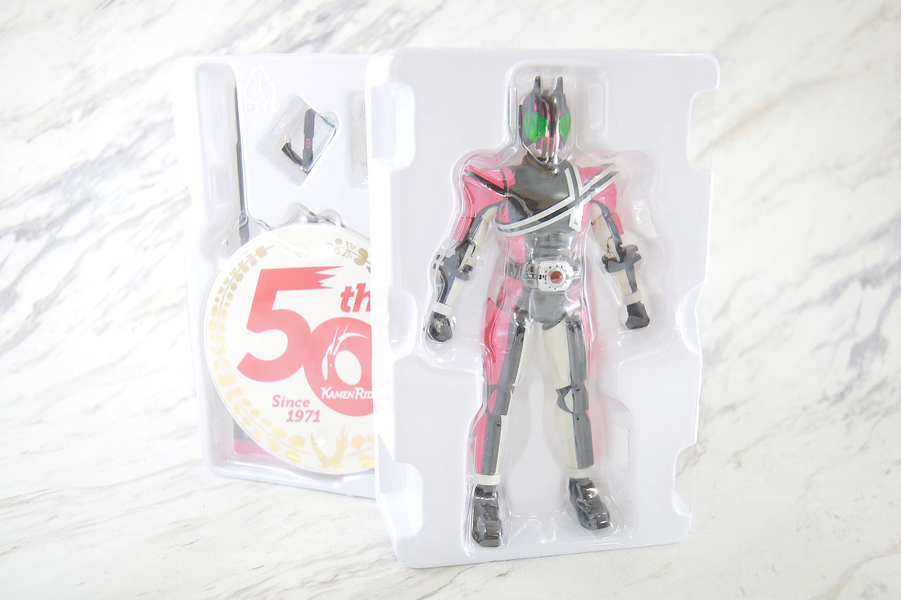 S.H.フィギュアーツ　仮面ライダーディケイド　真骨彫製法　50th Anniversary Ver.　レビュー　パッケージ