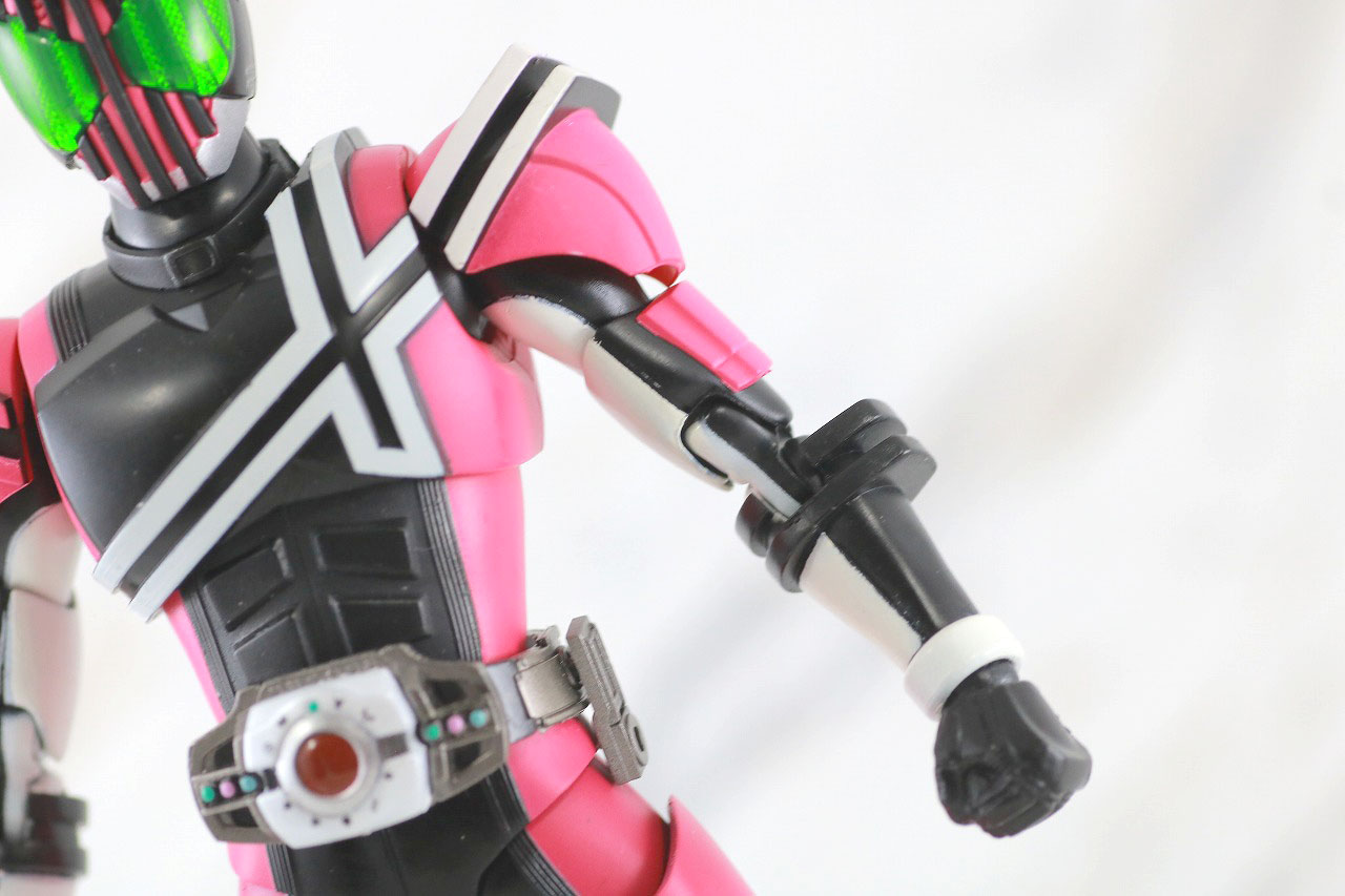 S.H.フィギュアーツ　仮面ライダーディケイド　真骨彫製法　50th Anniversary Ver.　レビュー　本体