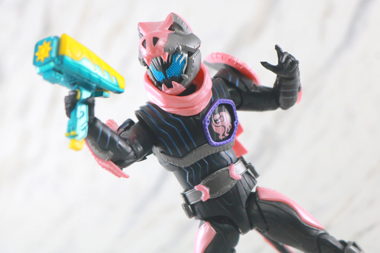 S.H.フィギュアーツ　仮面ライダーエビル　バットゲノム ジャッカルゲノム　レビュー　アクション　リバイ　バイス