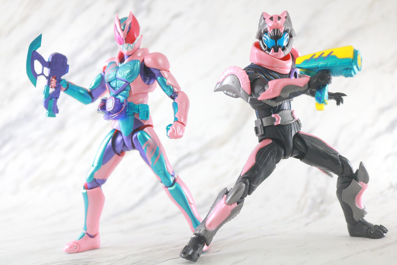 S.H.フィギュアーツ　仮面ライダーエビル　バットゲノム ジャッカルゲノム　レビュー　アクション　リバイ　バイス