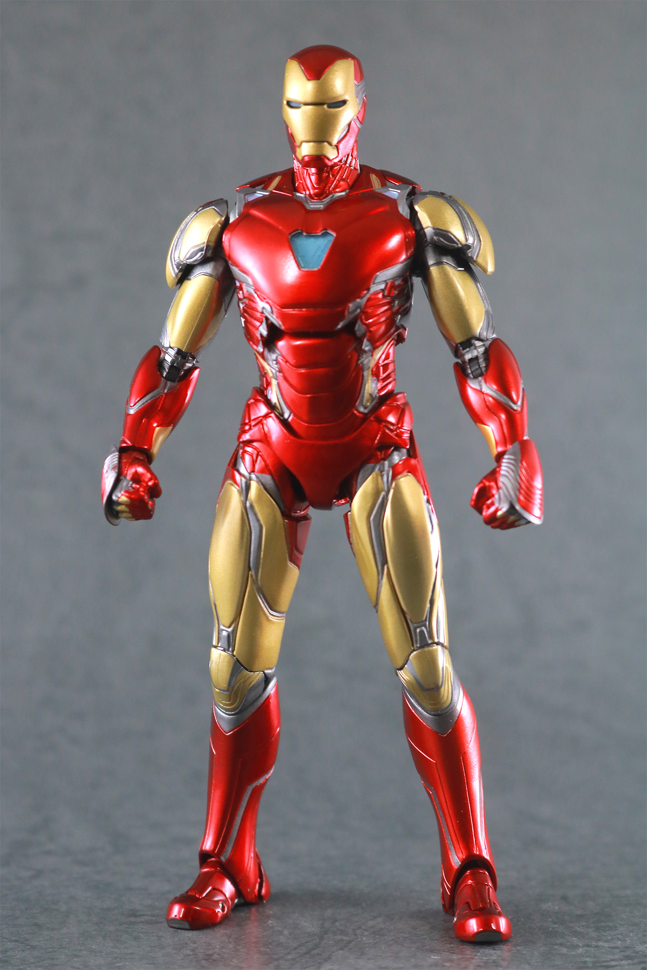 MAFEX　マフェックス　アイアンマン　マーク85　アベンジャーズ　エンドゲーム　レビュー　本体