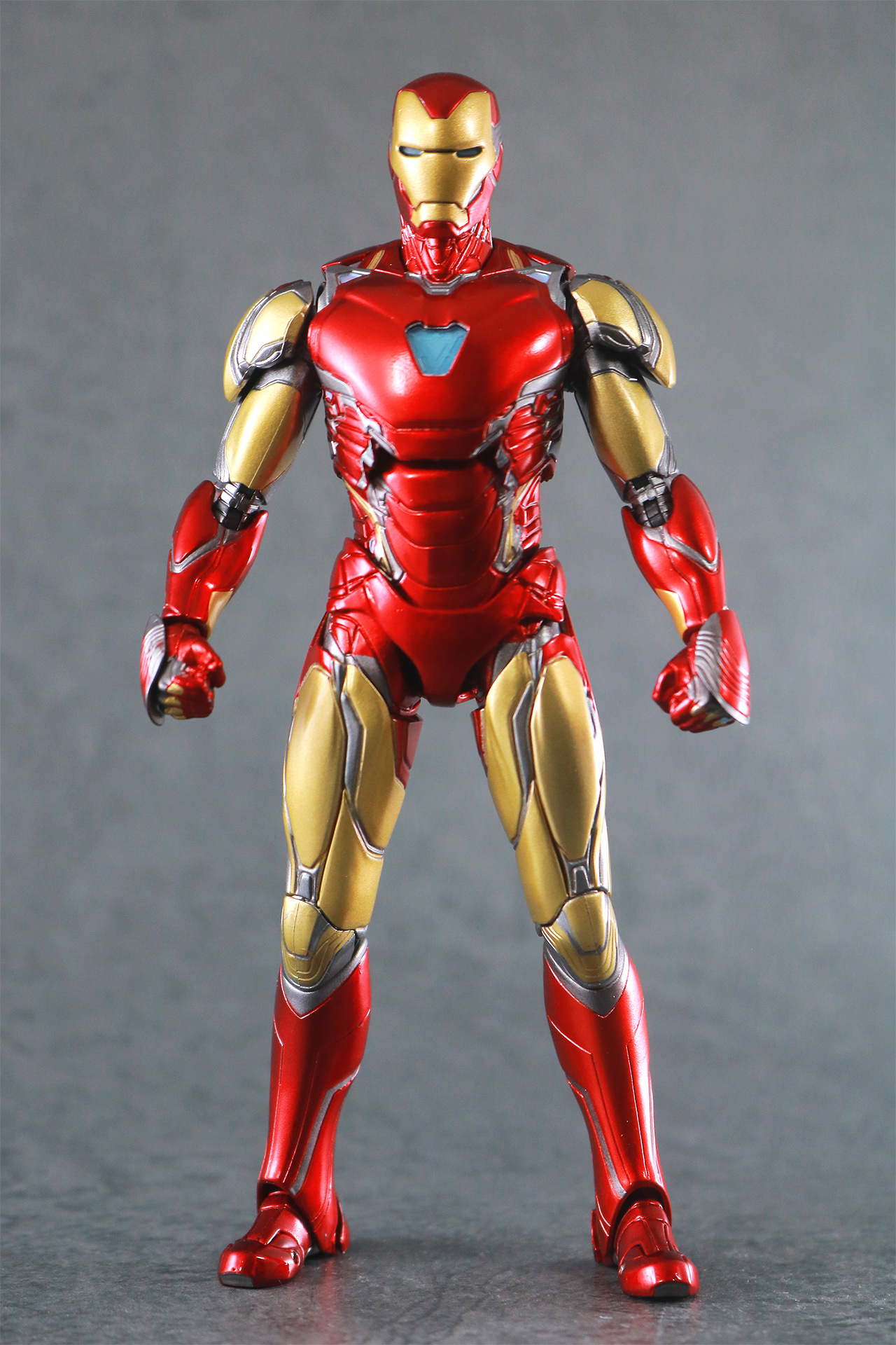 MAFEX　マフェックス　アイアンマン　マーク85　アベンジャーズ　エンドゲーム　レビュー　本体