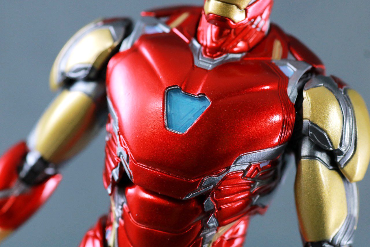 MAFEX　マフェックス　アイアンマン　マーク85　アベンジャーズ　エンドゲーム　レビュー　本体