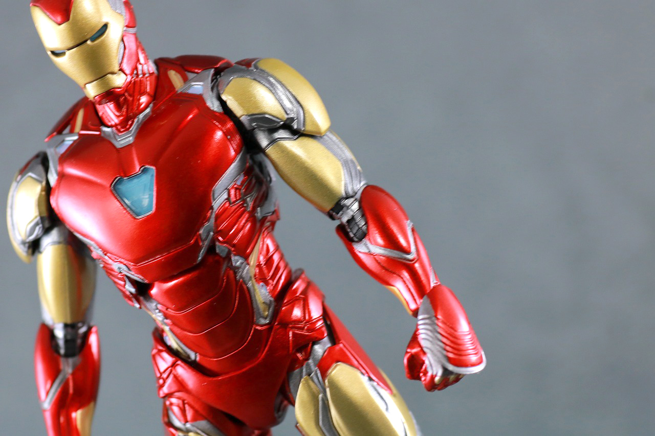 MAFEX　マフェックス　アイアンマン　マーク85　アベンジャーズ　エンドゲーム　レビュー　本体