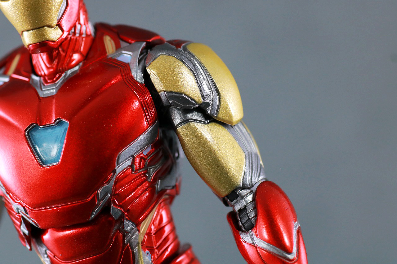 MAFEX　マフェックス　アイアンマン　マーク85　アベンジャーズ　エンドゲーム　レビュー　本体