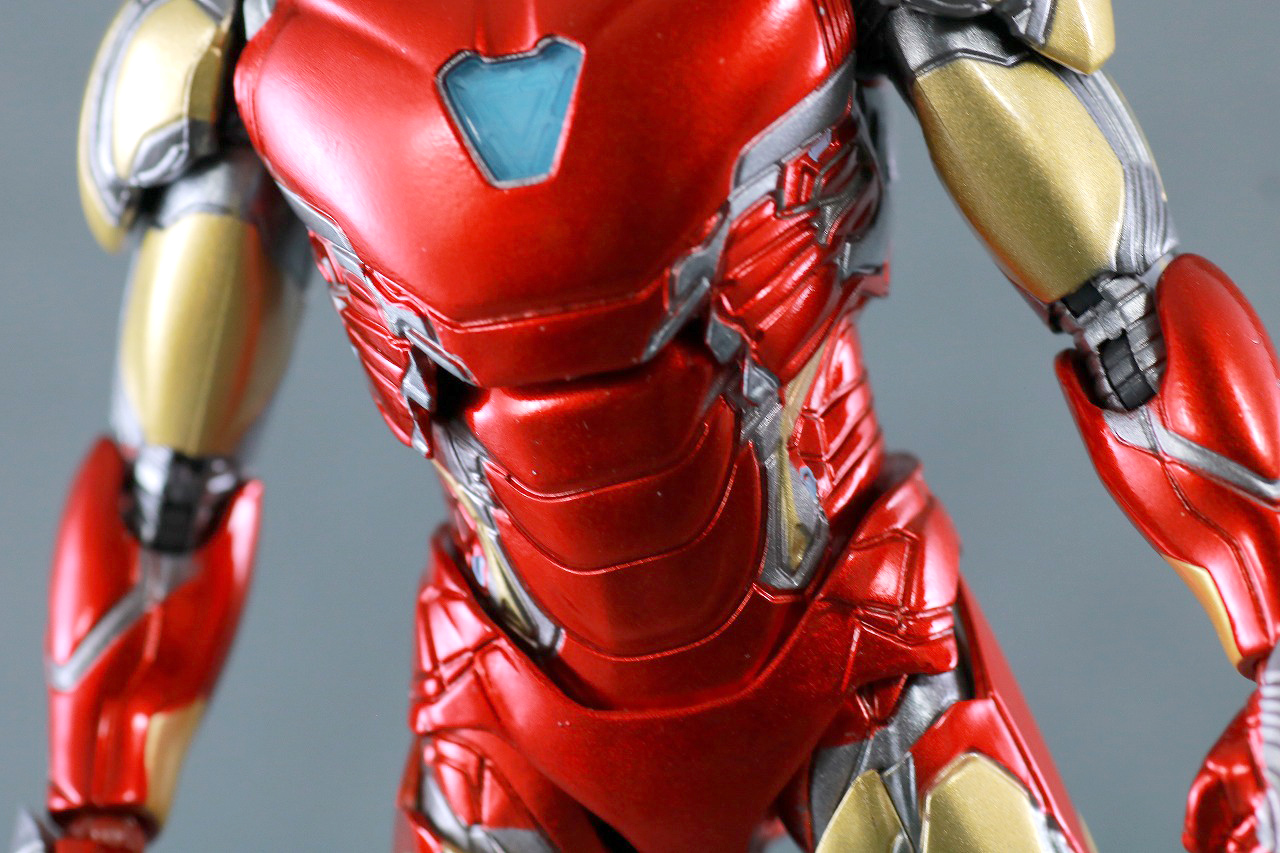 MAFEX　マフェックス　アイアンマン　マーク85　アベンジャーズ　エンドゲーム　レビュー　本体