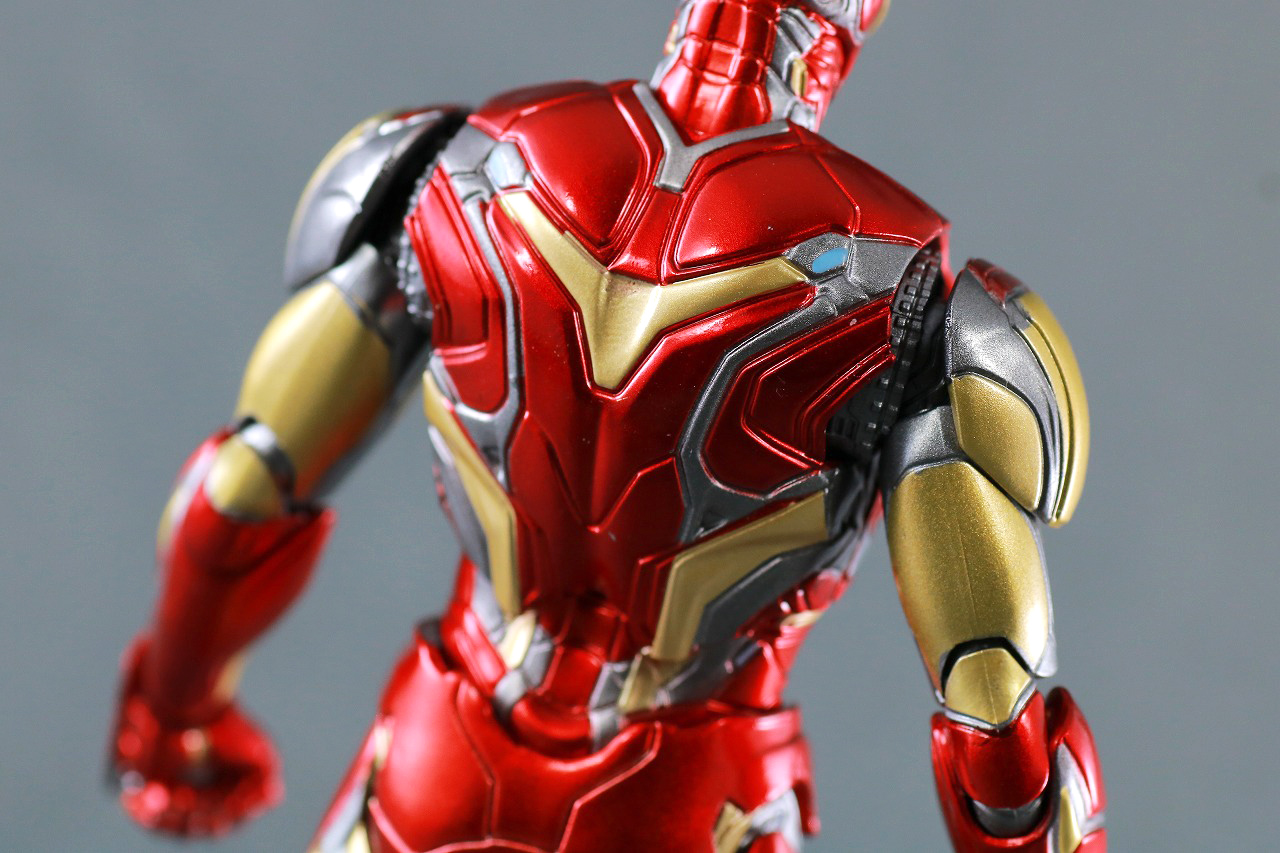 MAFEX　マフェックス　アイアンマン　マーク85　アベンジャーズ　エンドゲーム　レビュー　本体