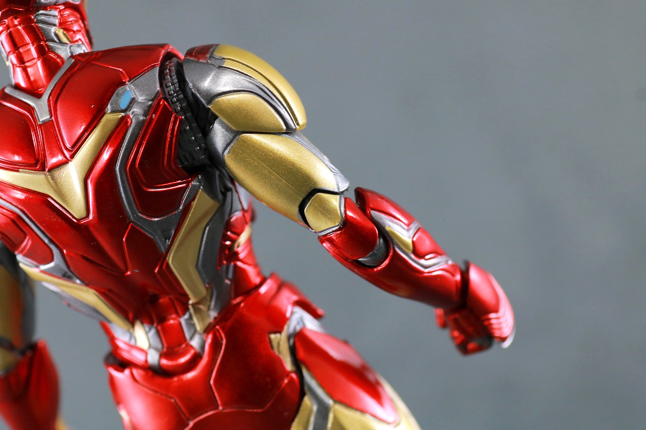 MAFEX　マフェックス　アイアンマン　マーク85　アベンジャーズ　エンドゲーム　レビュー　本体