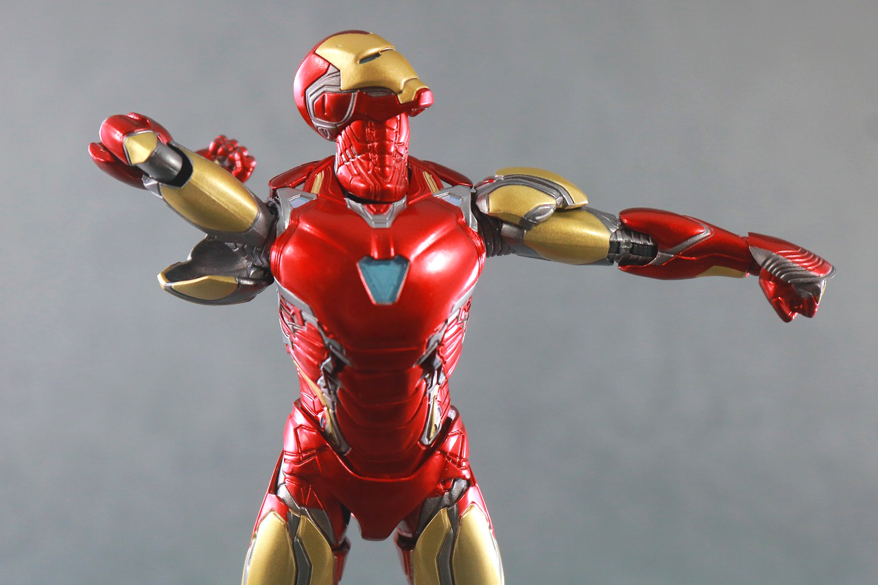 MAFEX　マフェックス　アイアンマン　マーク85　アベンジャーズ　エンドゲーム　レビュー　可動範囲