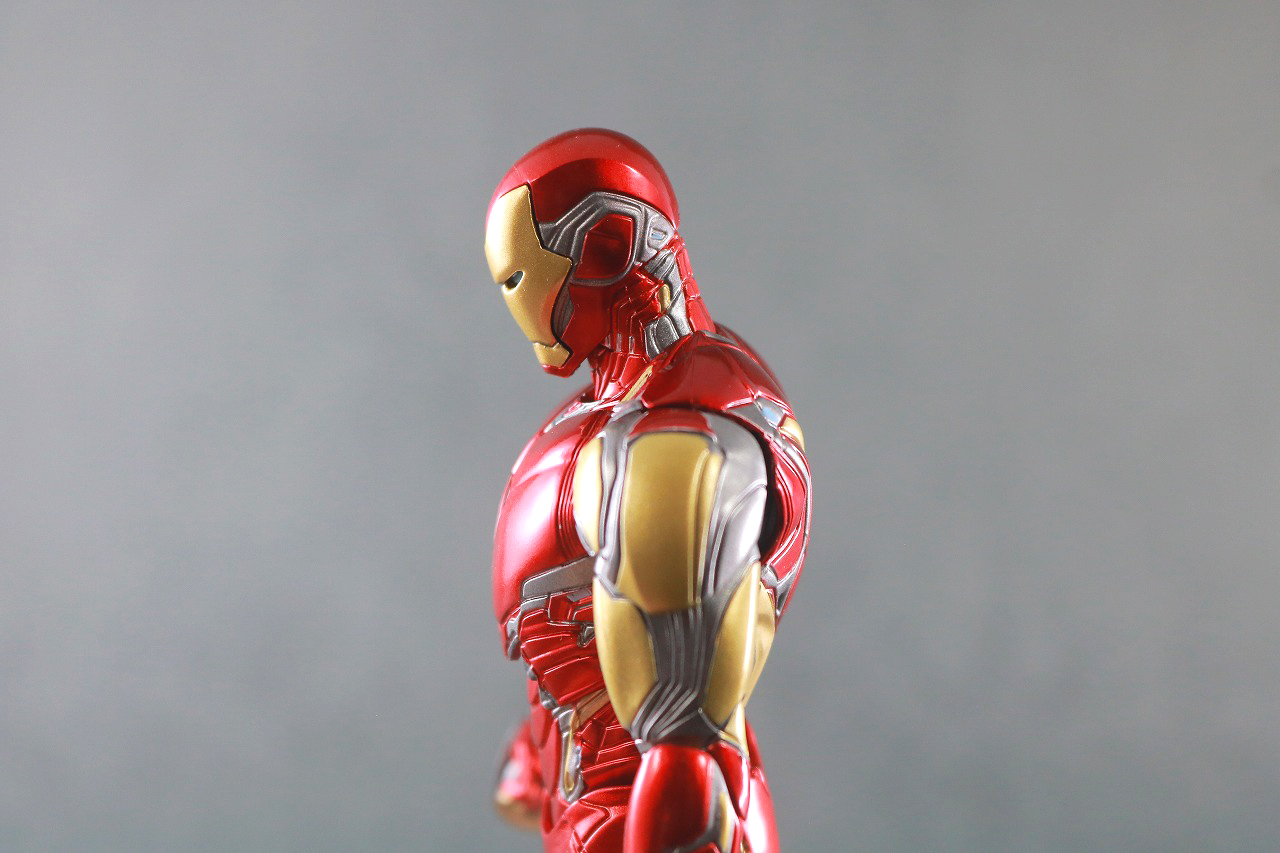 MAFEX　マフェックス　アイアンマン　マーク85　アベンジャーズ　エンドゲーム　レビュー　可動範囲