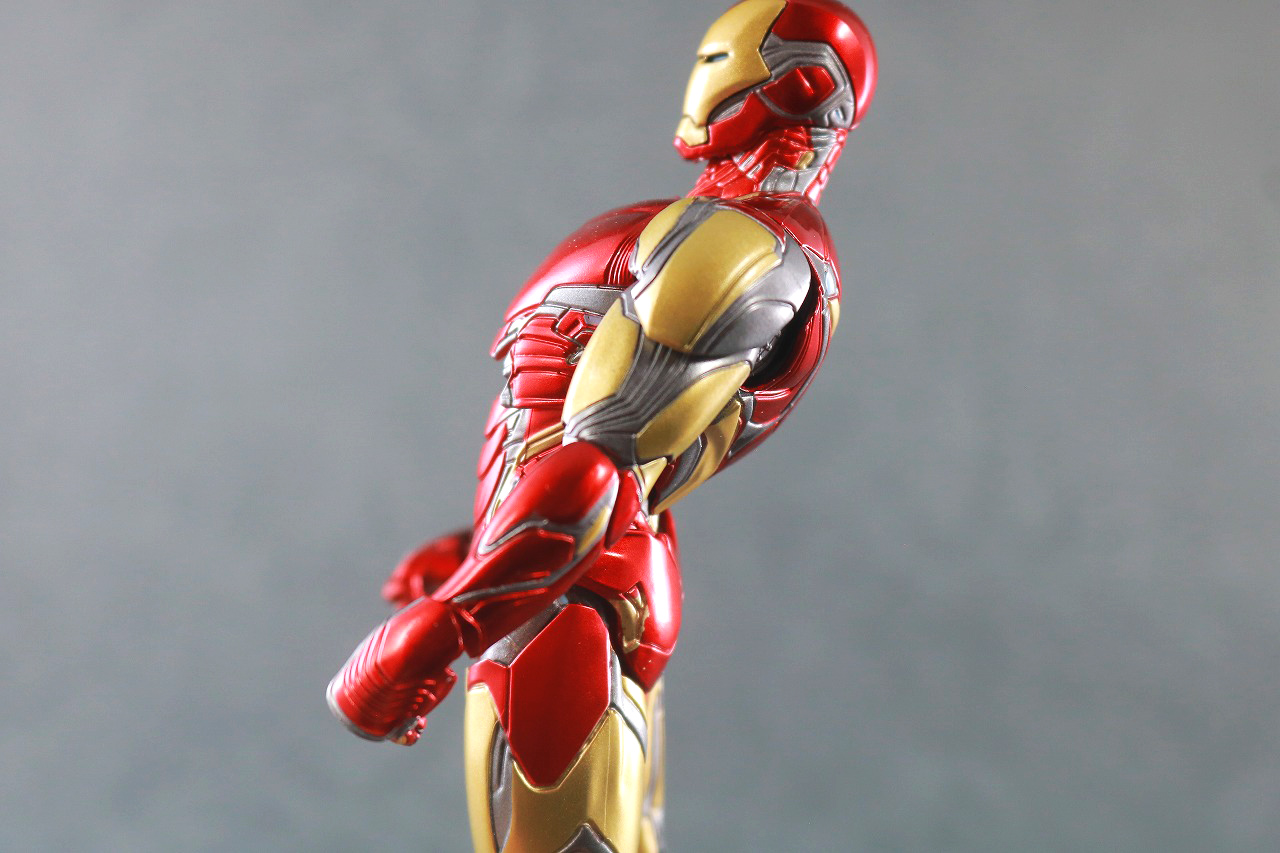 MAFEX　マフェックス　アイアンマン　マーク85　アベンジャーズ　エンドゲーム　レビュー　可動範囲