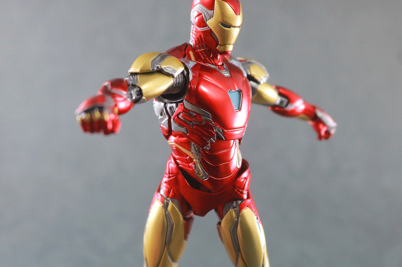 MAFEX　マフェックス　アイアンマン　マーク85　アベンジャーズ　エンドゲーム　レビュー　可動範囲