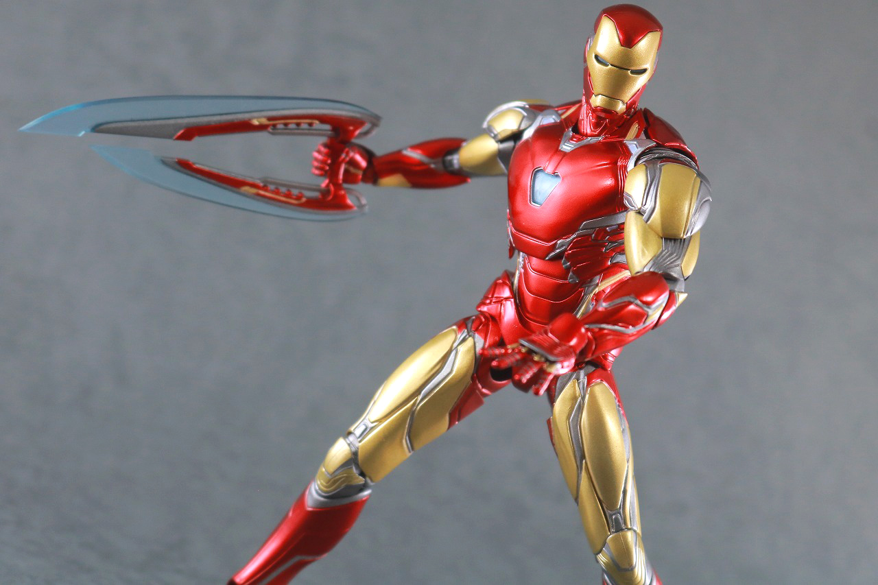 MAFEX　マフェックス　アイアンマン　マーク85　アベンジャーズ　エンドゲーム　レビュー　アクション