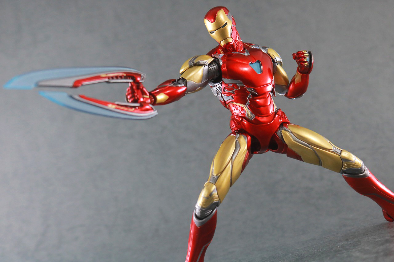 MAFEX　マフェックス　アイアンマン　マーク85　アベンジャーズ　エンドゲーム　レビュー　アクション