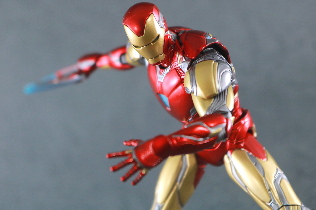 MAFEX　マフェックス　アイアンマン　マーク85　アベンジャーズ　エンドゲーム　レビュー　アクション