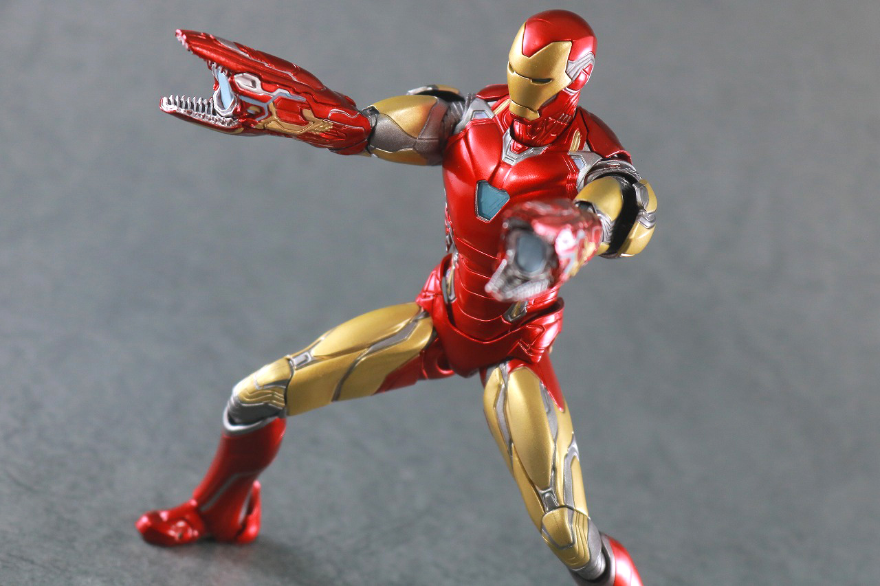 MAFEX　マフェックス　アイアンマン　マーク85　アベンジャーズ　エンドゲーム　レビュー　アクション