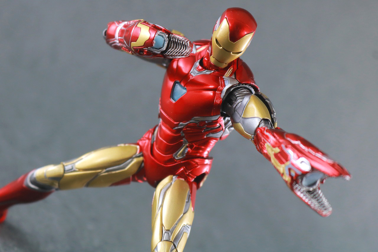 MAFEX　マフェックス　アイアンマン　マーク85　アベンジャーズ　エンドゲーム　レビュー　アクション