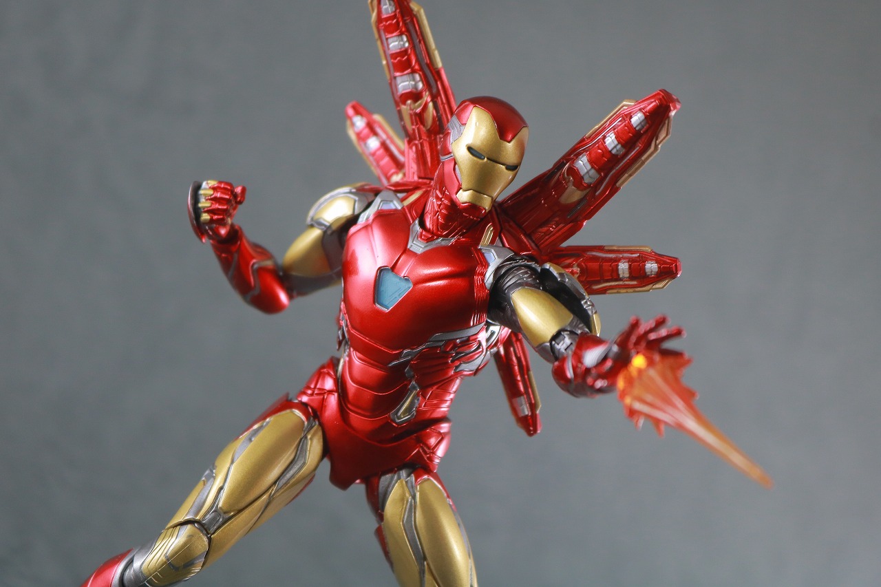 MAFEX　マフェックス　アイアンマン　マーク85　アベンジャーズ　エンドゲーム　レビュー　アクション