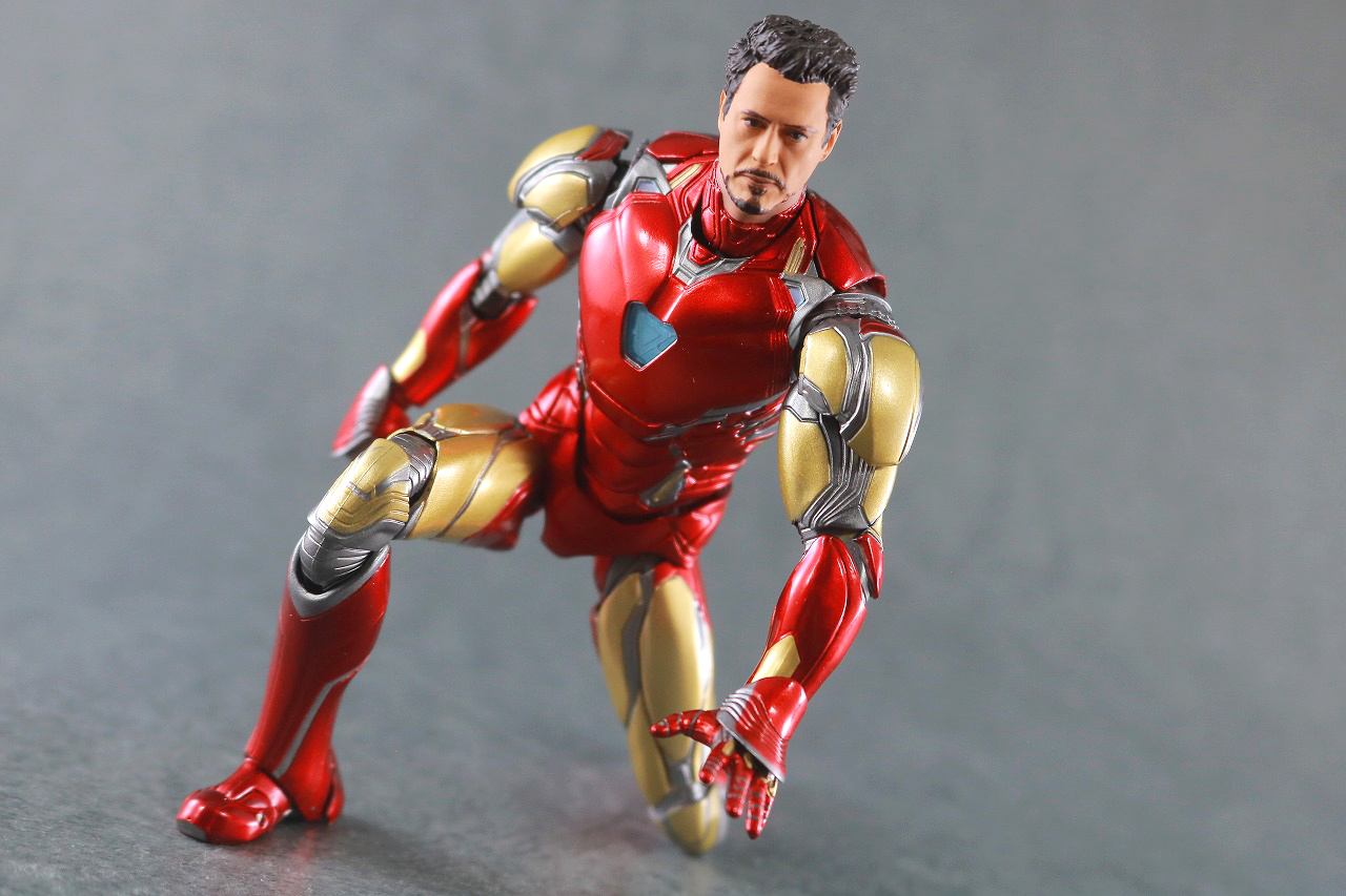 MAFEX　マフェックス　アイアンマン　マーク85　アベンジャーズ　エンドゲーム　レビュー　アクション