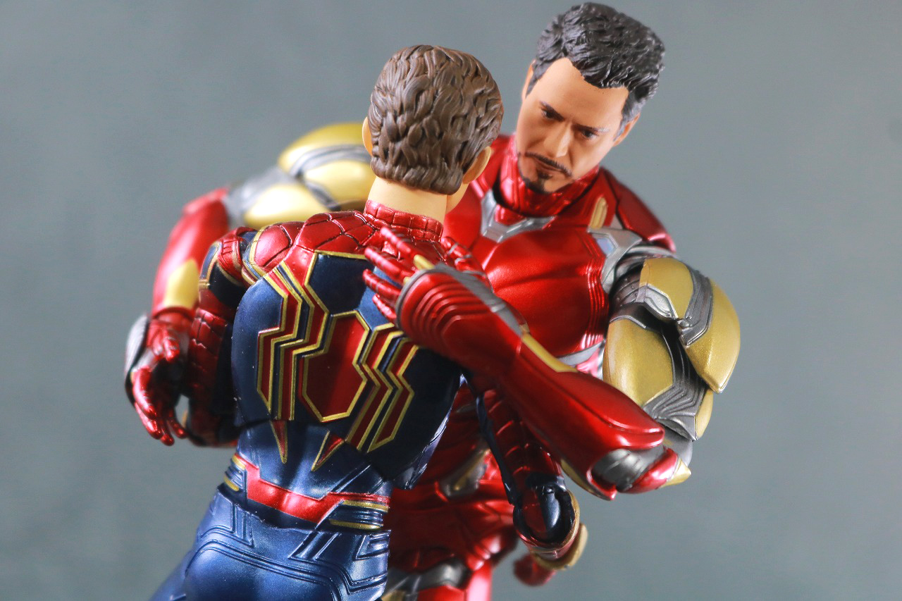 MAFEX　マフェックス　アイアンマン　マーク85　アベンジャーズ　エンドゲーム　レビュー　アクション　アイアン・スパイダー