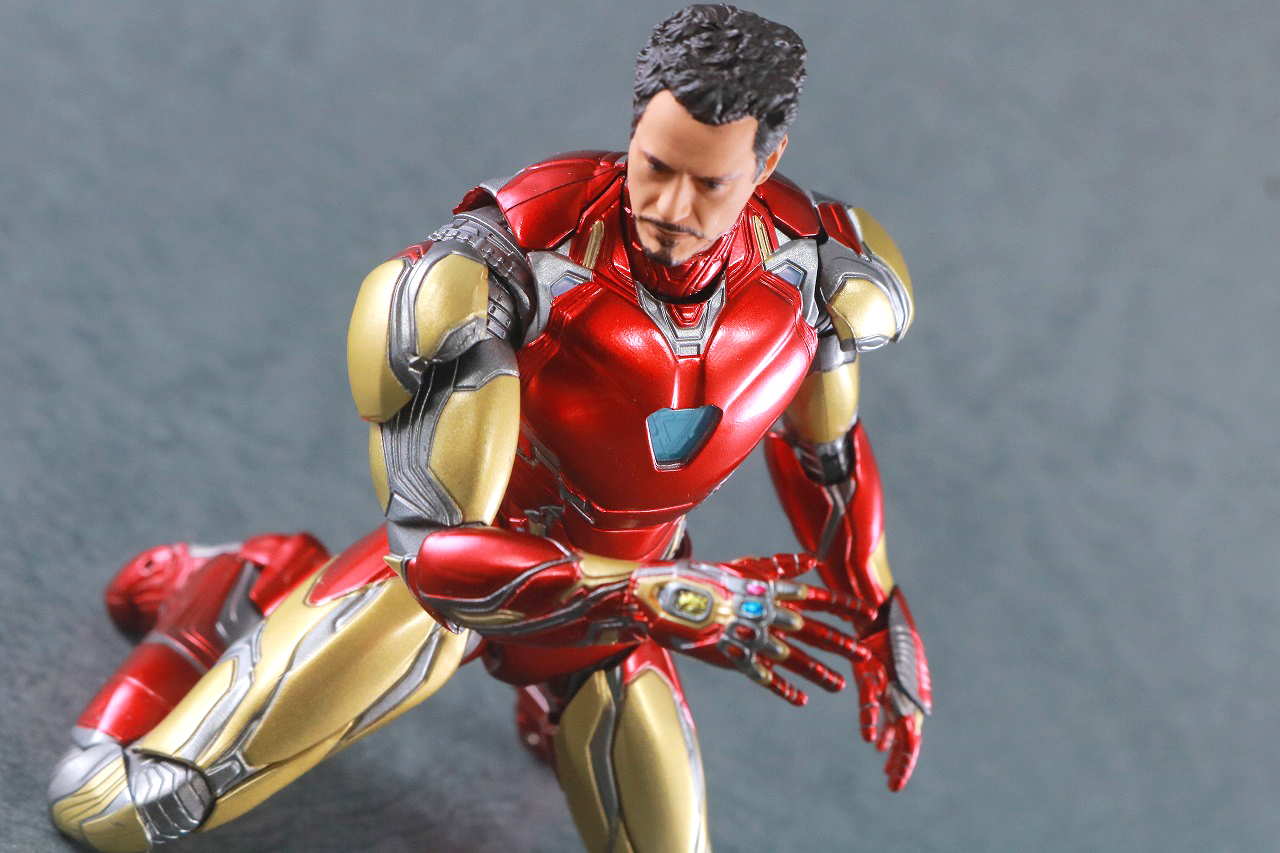 MAFEX　マフェックス　アイアンマン　マーク85　アベンジャーズ　エンドゲーム　レビュー　アクション