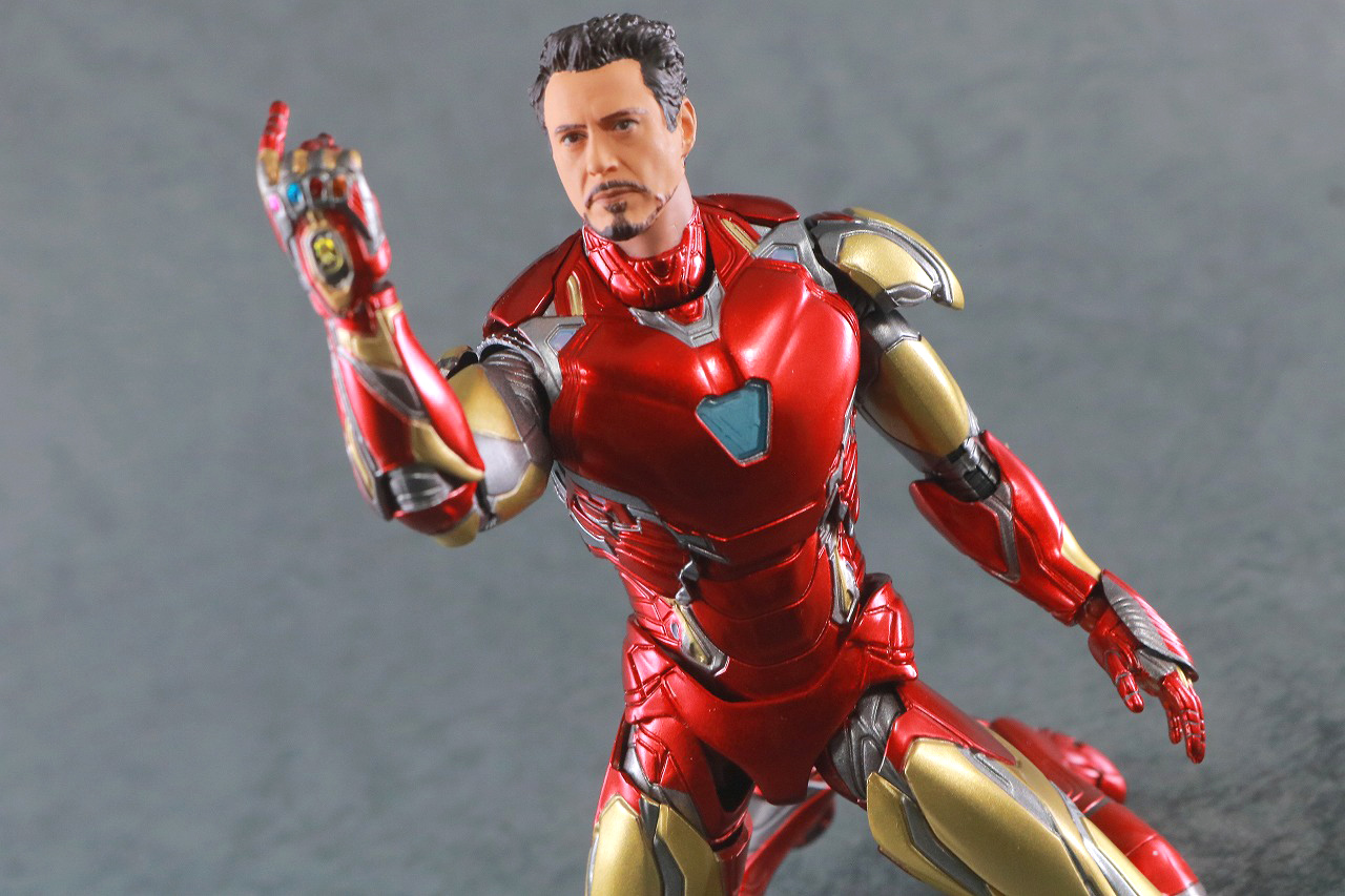 MAFEX　マフェックス　アイアンマン　マーク85　アベンジャーズ　エンドゲーム　レビュー　アクション